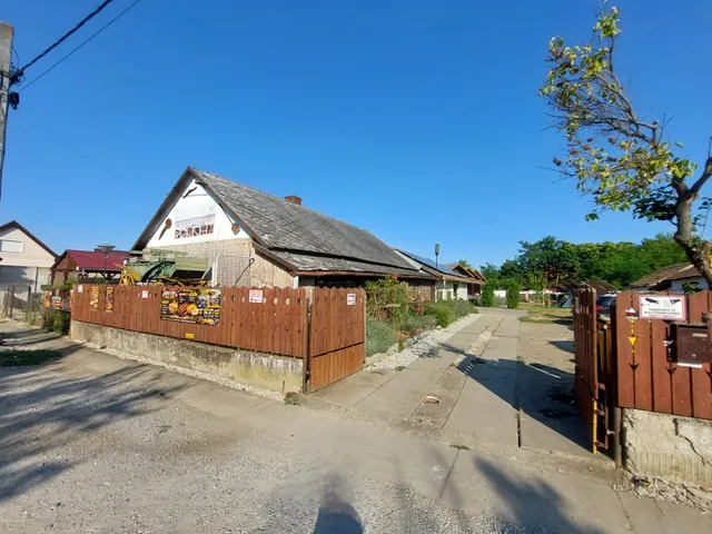 Eladó ház Abádszalók 385 nm