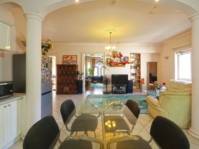 Eladó ház Budapest XI. kerület, Albertfalva, Kiskőrös utca 202 nm