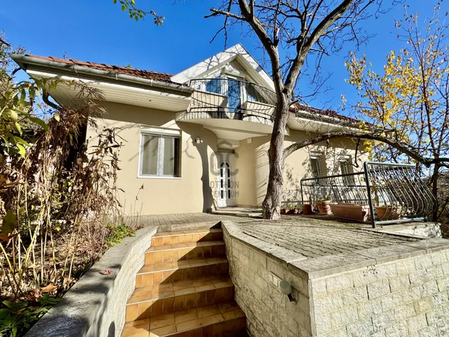 Eladó ház Solymár 270 nm