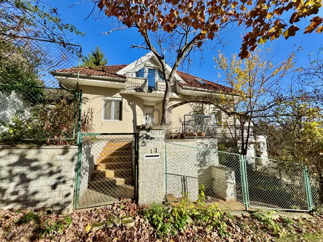 Eladó ház Solymár 270 nm