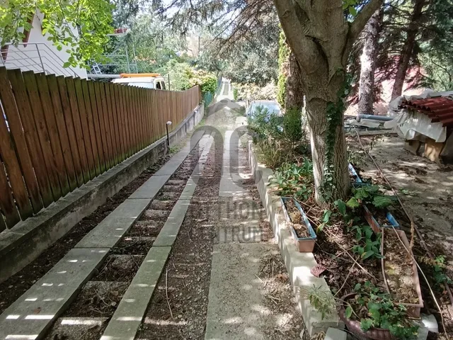 Eladó ház Budapest III. kerület, Testvérhegy, Korongozó utca 245 nm