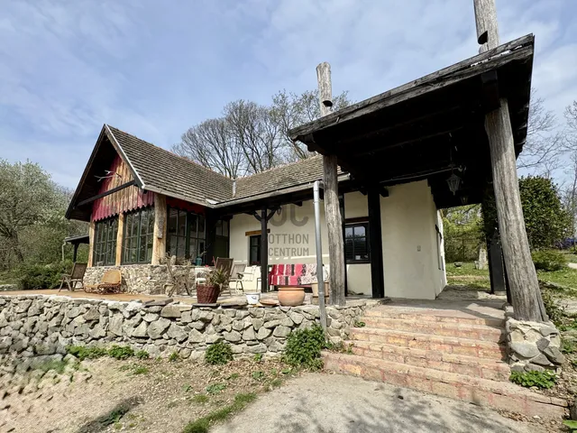 Eladó ház Szentendre, Dömörkapu 243 nm