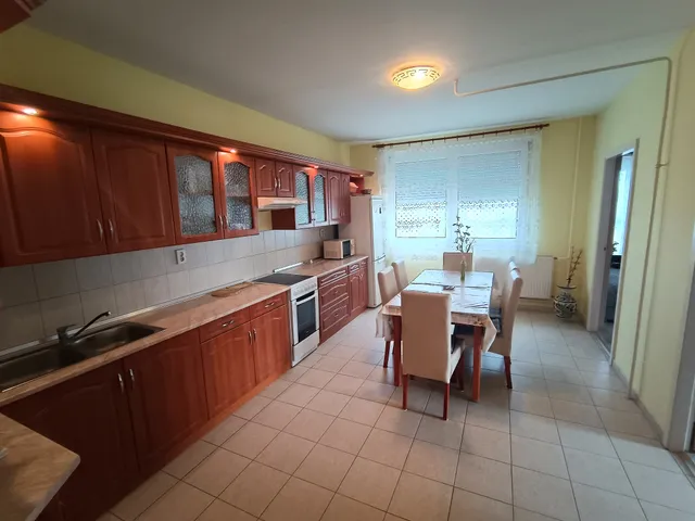 Eladó lakás Debrecen, Újkert, Kartács 73 nm