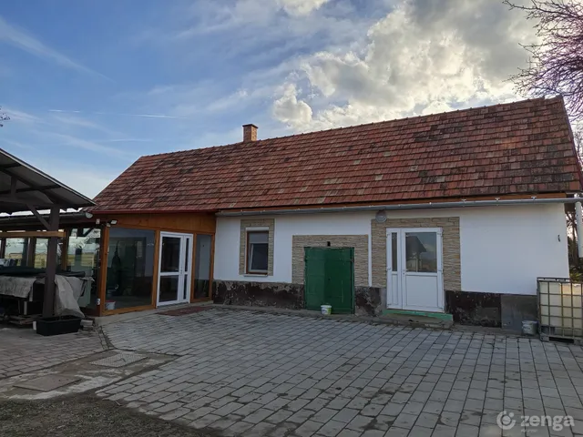 Eladó ház Dömsöd, Attila utca 288 nm