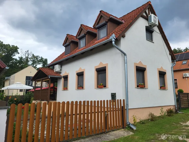 Eladó üdülő és hétvégi ház Hosszúpereszteg, Halastó utca 85 nm