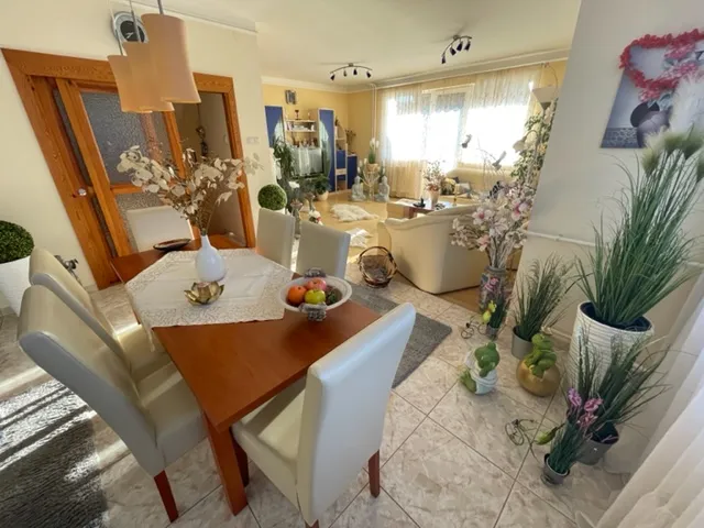 Eladó ház Tata, 6 210 nm