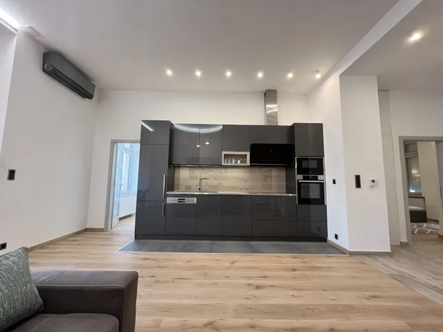 Kiadó lakás Budapest I. kerület, Naphegy utca 71 nm