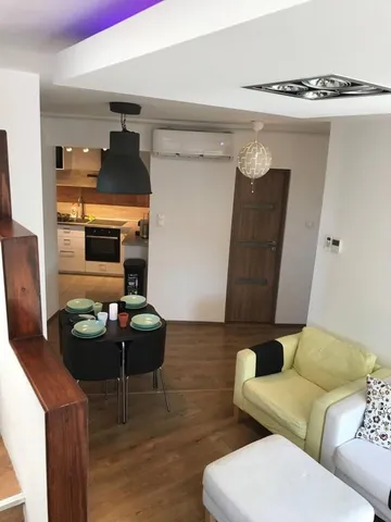 Kiadó lakás Budapest VIII. kerület, Corvin köz 102 nm