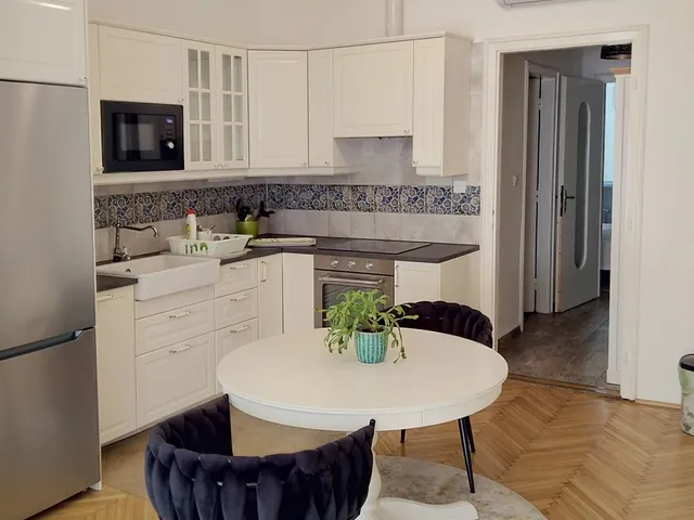 Kiadó lakás Budapest V. kerület, Váci utca 50 nm