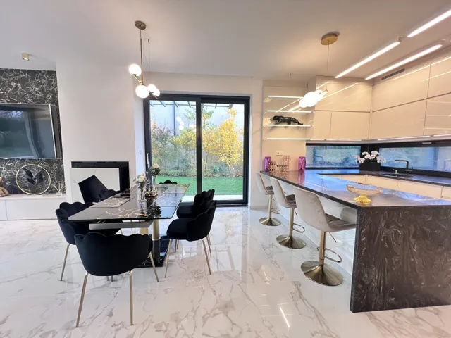 Kiadó lakás Budapest III. kerület, Királyok útja 300 nm