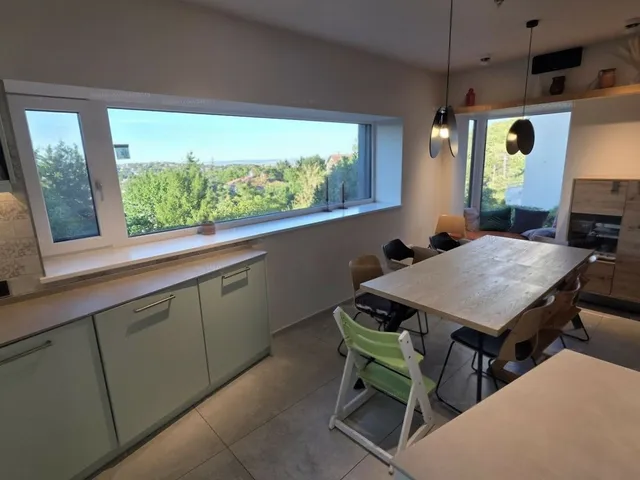 Kiadó lakás Budapest XII. kerület, Trencséni utca 130 nm