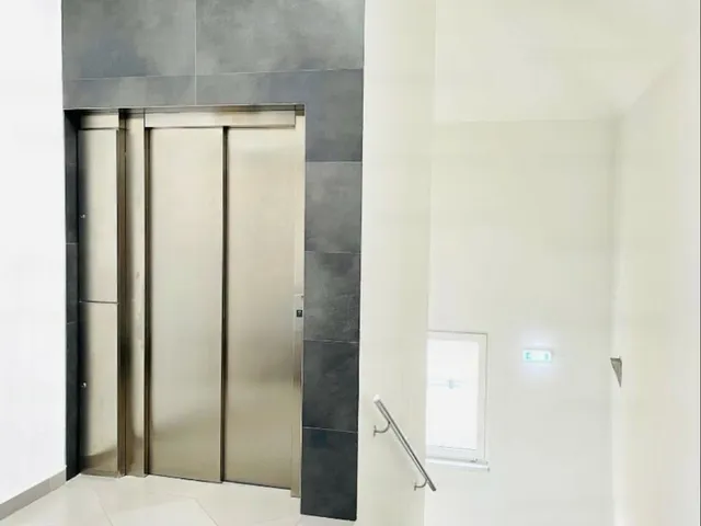 Kiadó kereskedelmi és ipari ingatlan Budapest IX. kerület, Gubacsi út 2000 nm