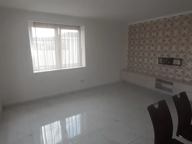 Eladó lakás Budapest XV. kerület, Rákospalota, Szántóföld utca 160 nm