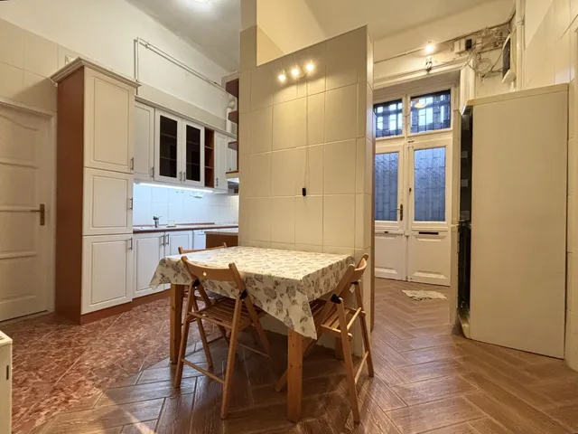 Kiadó lakás Budapest I. kerület, Batthyány tér 73 nm