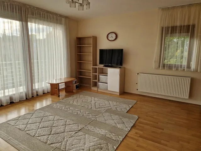 Kiadó lakás Budapest XI. kerület, Beregszász út 124 nm