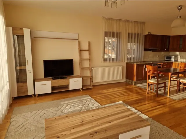 Kiadó lakás Budapest XI. kerület, Beregszász út 124 nm