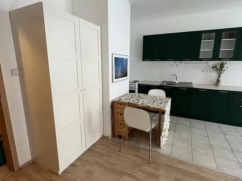 Kiadó lakás Budapest VIII. kerület, Kőris utca 35 nm