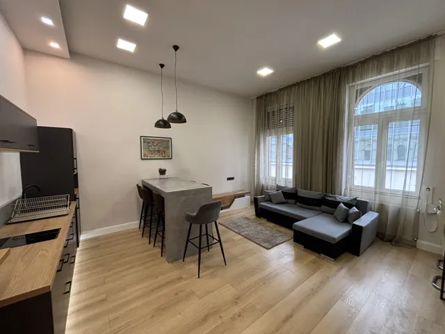 Kiadó lakás Budapest VI. kerület, Szófia utca 75 nm