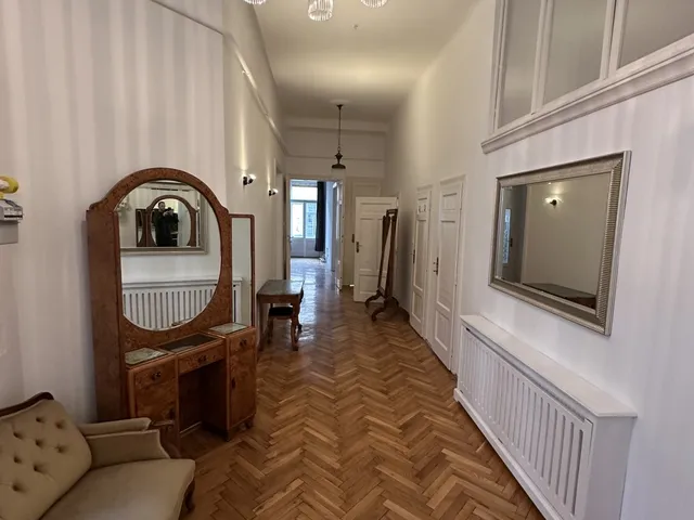 Kiadó lakás Budapest VIII. kerület, Palotanegyed, Gutenberg tér 115 nm