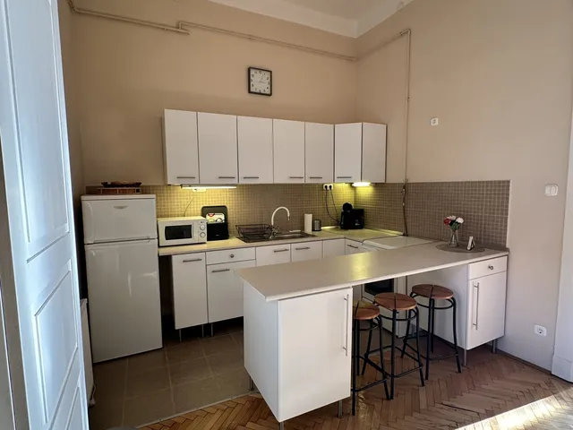 Kiadó lakás Budapest VI. kerület, Vörösmarty utca 70 nm