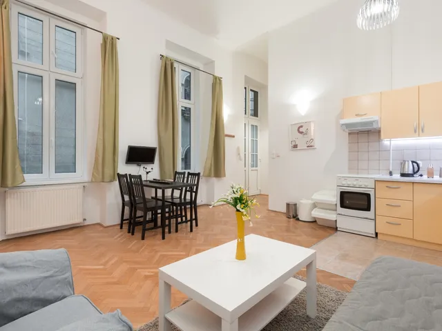 Kiadó lakás Budapest VII. kerület, Rákóczi út 60 nm