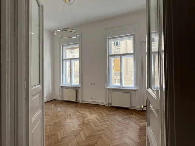 Kiadó lakás Budapest VI. kerület, Hajós utca 150 nm