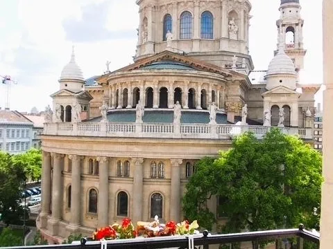 Kiadó lakás Budapest VI. kerület, Révay köz 93 nm