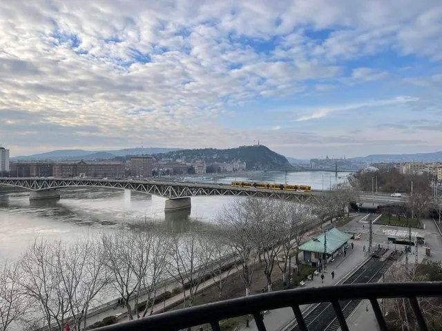 Kiadó lakás Budapest IX. kerület, Boráros tér 100 nm