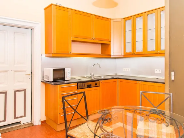 Kiadó lakás Budapest VII. kerület, István utca 140 nm