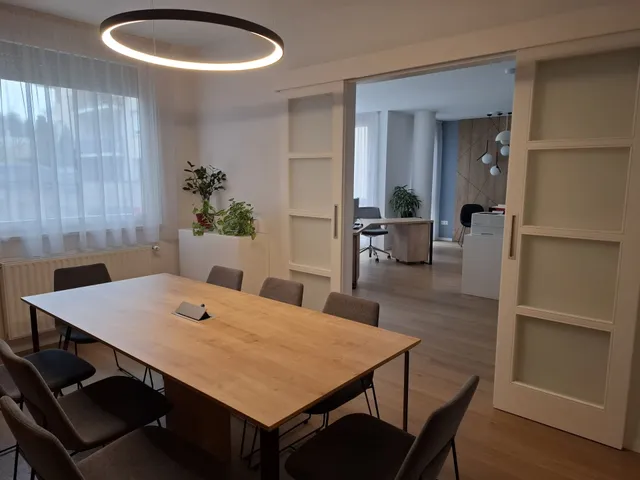 Kiadó kereskedelmi és ipari ingatlan Budapest I. kerület, Zsolt utca 95 nm