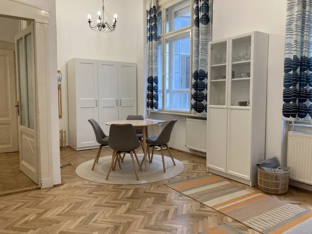 Kiadó lakás Budapest V. kerület, Erzsébet tér 42 nm
