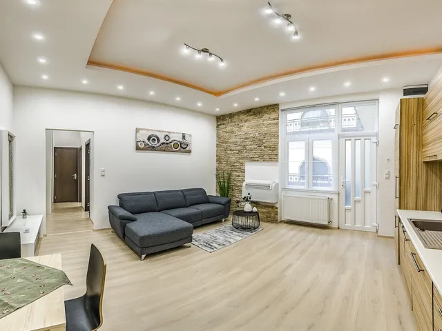 Kiadó lakás Budapest V. kerület, Október 6. utca 47 nm