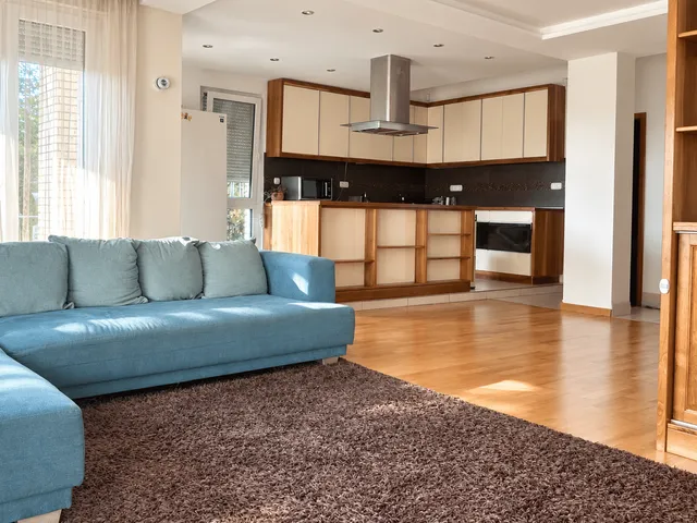 Kiadó lakás Budapest XII. kerület, Zsolna utca 144 nm