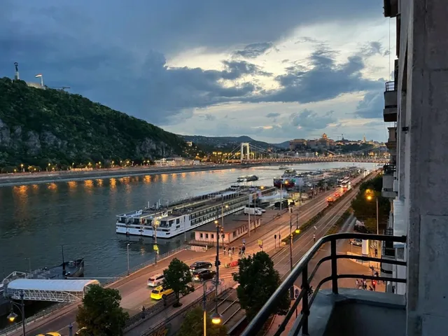 Kiadó lakás Budapest V. kerület, Belgrád rakpart 140 nm