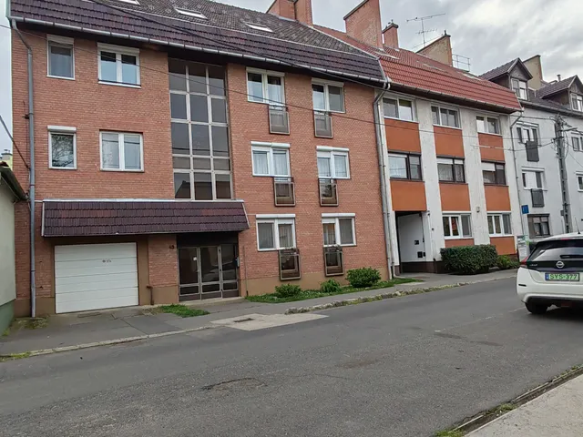 Eladó lakás Szolnok, Belváros 144 nm