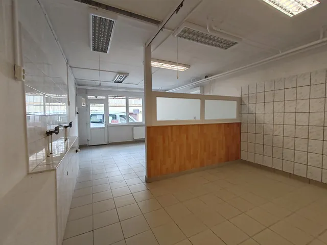 Eladó kereskedelmi és ipari ingatlan Szolnok, Belváros 42 nm