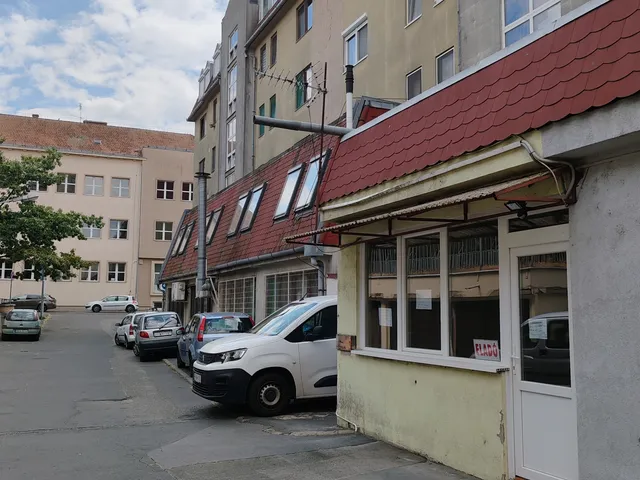 Eladó kereskedelmi és ipari ingatlan Szolnok, Belváros 42 nm