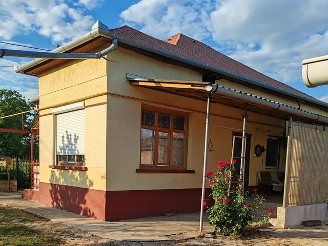 Eladó ház Rákóczifalva 68 nm