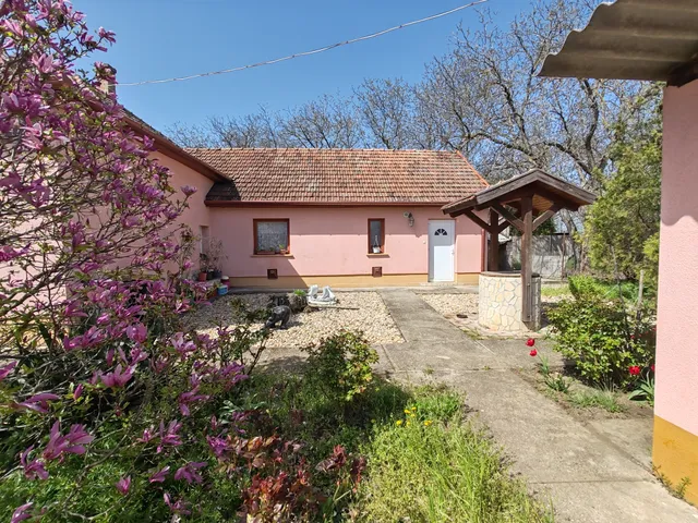 Eladó ház Rákóczifalva 107 nm