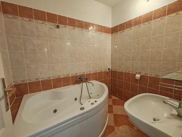 Eladó lakás Cserkeszőlő 70 nm