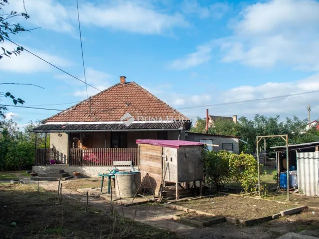 Eladó ház Csörög, Zöldfasor utca 90 nm
