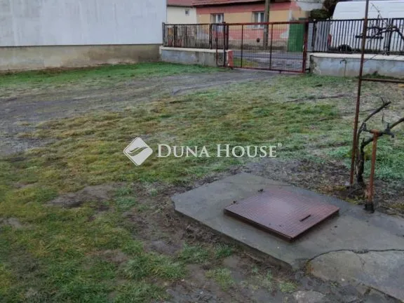 Eladó telek Hatvan 450 nm