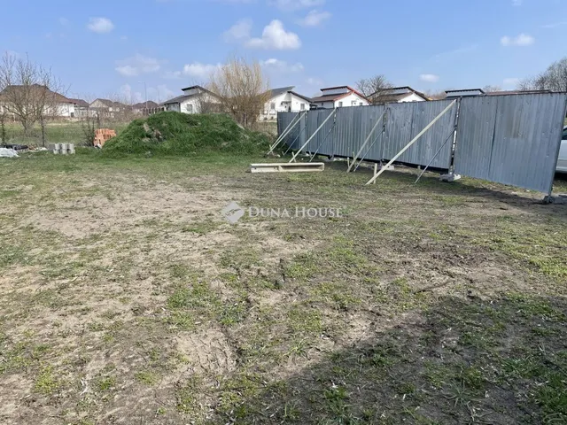 Eladó telek Vácrátót 270 nm