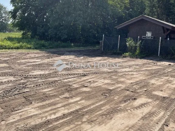 Eladó telek Vácrátót 270 nm