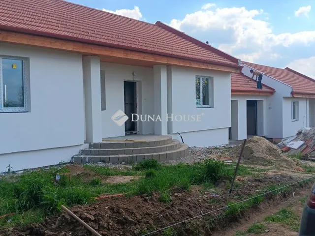 Eladó ház Szada 136 nm
