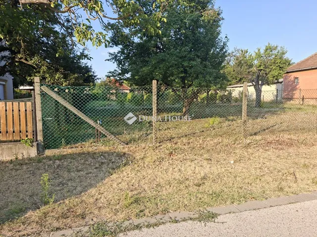 Eladó telek Szada 738 nm