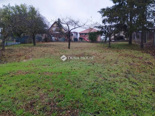 Eladó telek Mogyoród 714 nm
