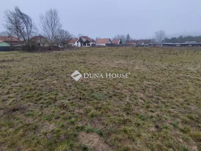 Eladó telek Gödöllő 1100 nm