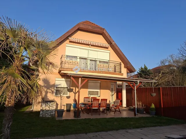 Eladó ház Nagytarcsa 193 nm