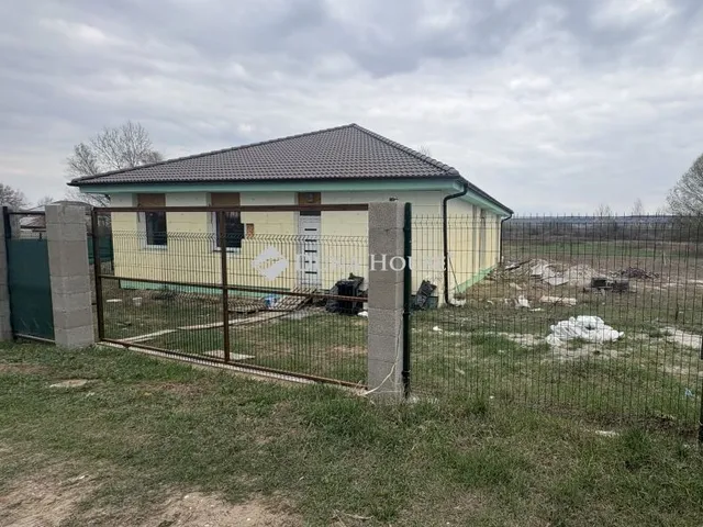 Eladó ház Szada 220 nm